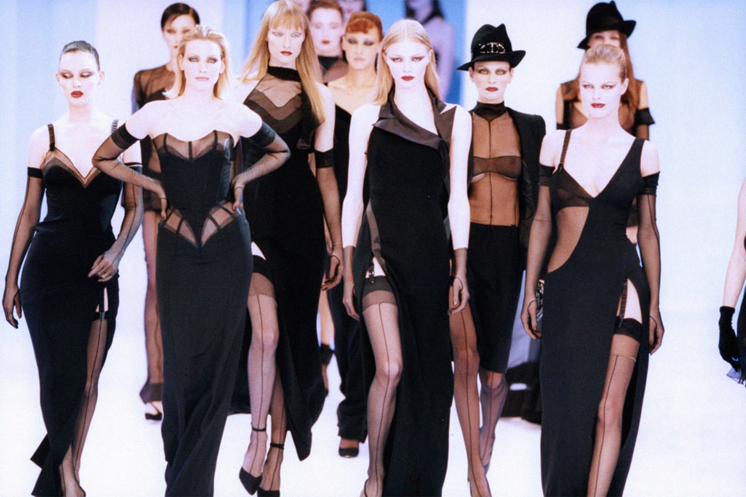 Pin on Best Runway Moments from 80s & 90s - 3