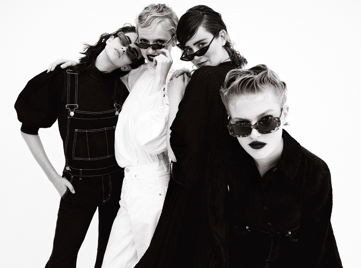 BACKSTAGE GLAMOUR - 2