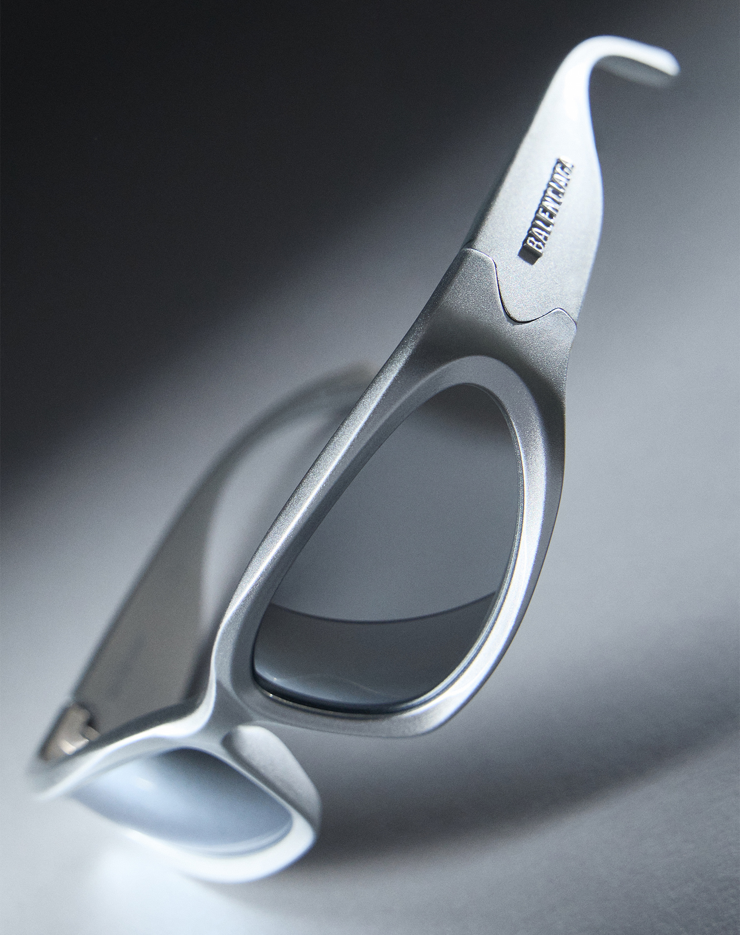 银灰色Balenciaga太阳镜