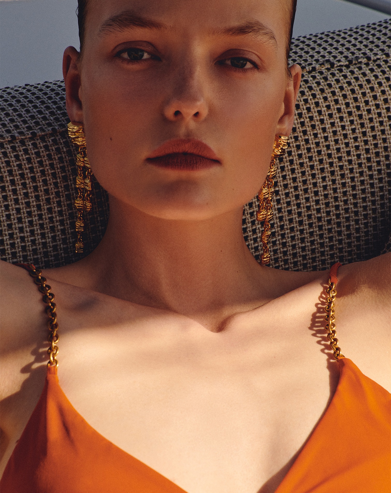 Model witht gold vintage long earrings