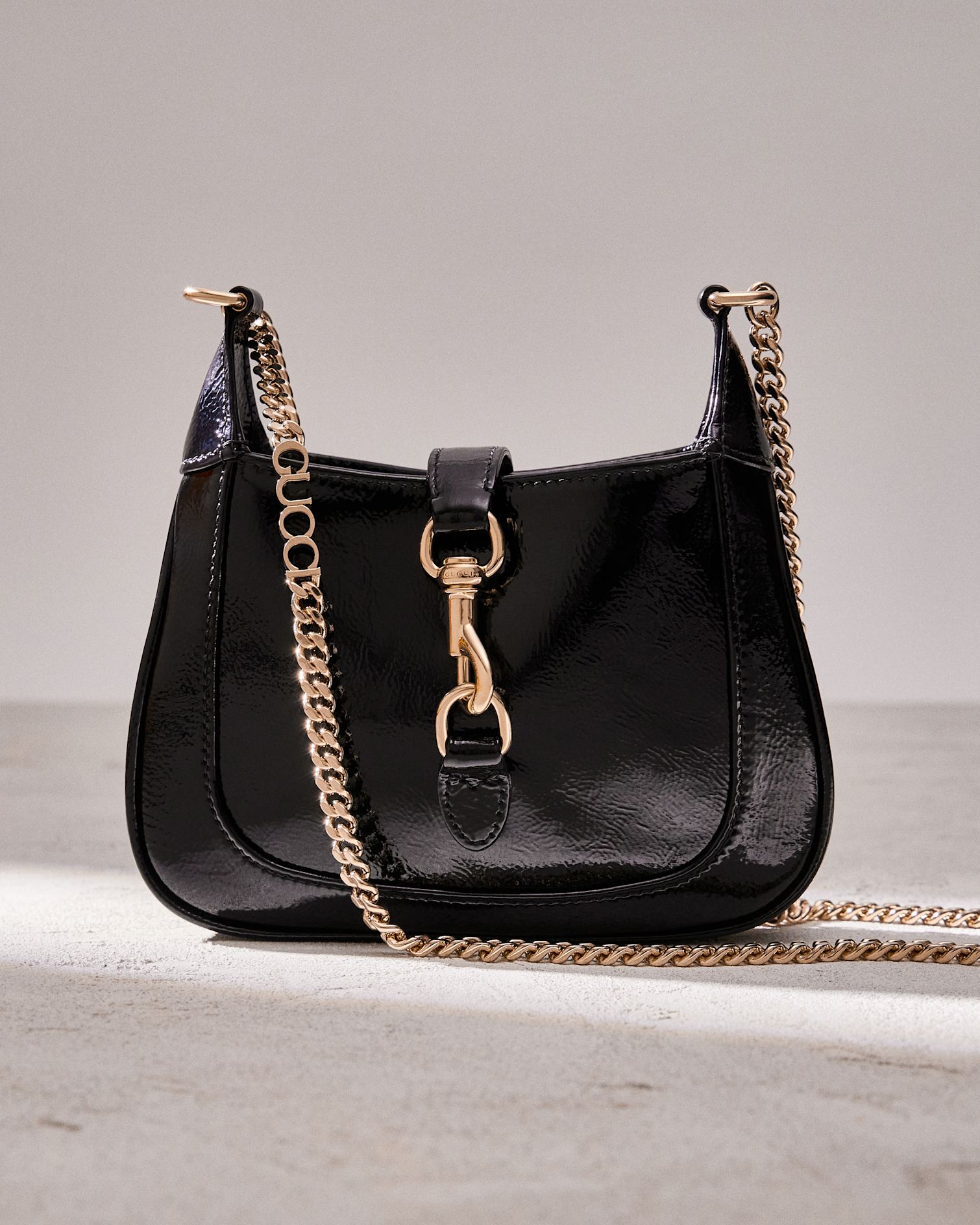 Gucci Jackie Notte shoulder bag with fixed metal chain with logo lettering