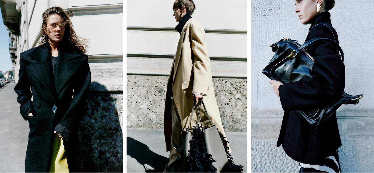 Die Models tragen lange Mäntel und übergroße Handtaschen von The Attico, Chloè und anderen.