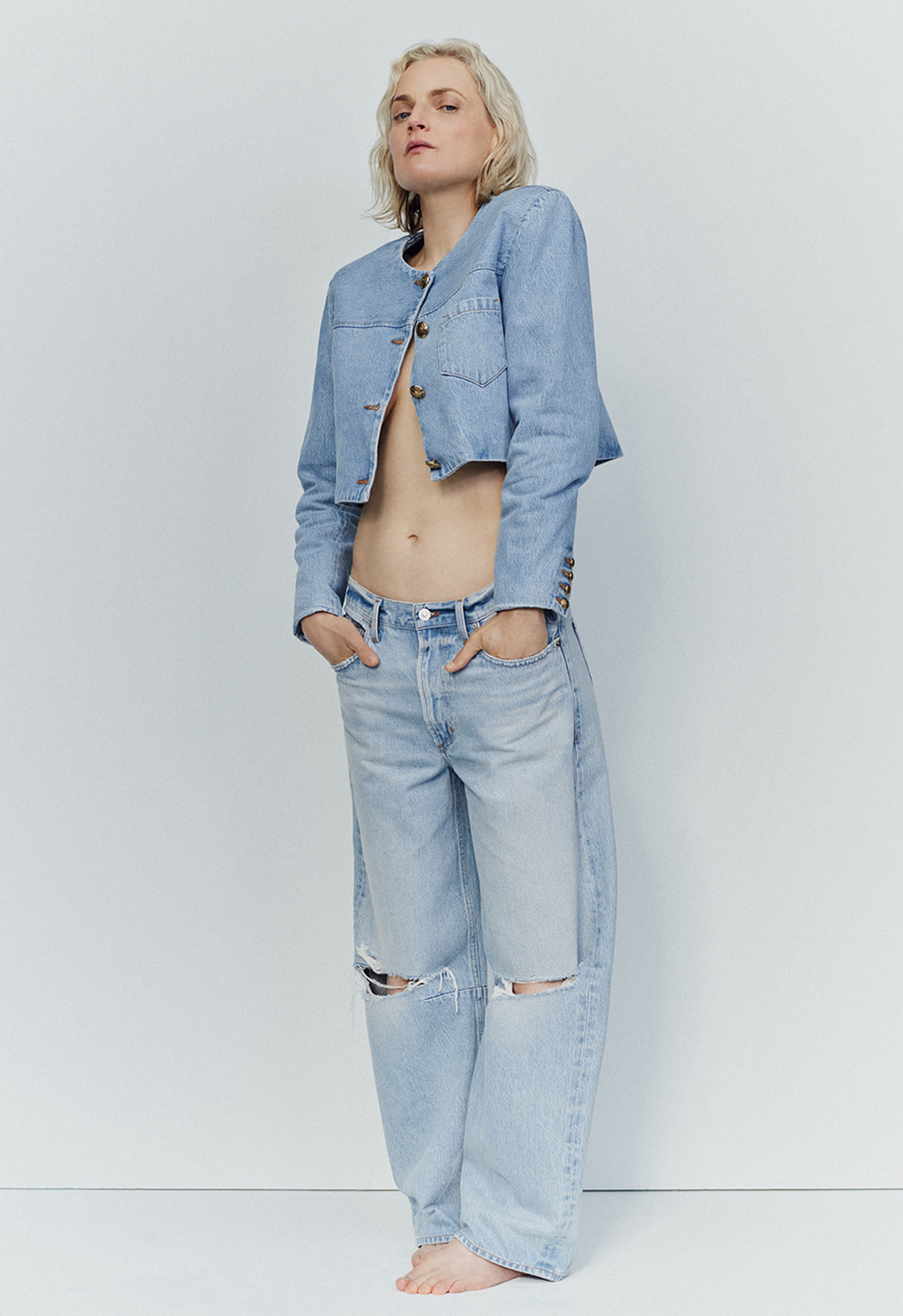 镂空设计浅蓝色水洗宽松牛仔裤