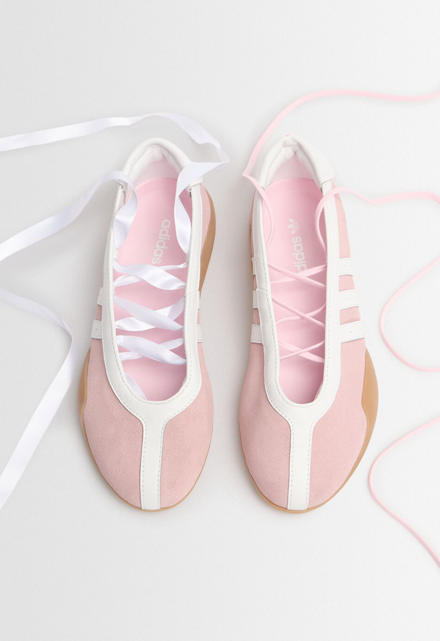 Pink ballet sneakers with white laces and beige rubber sole - Taekwondo Mei Ballet model