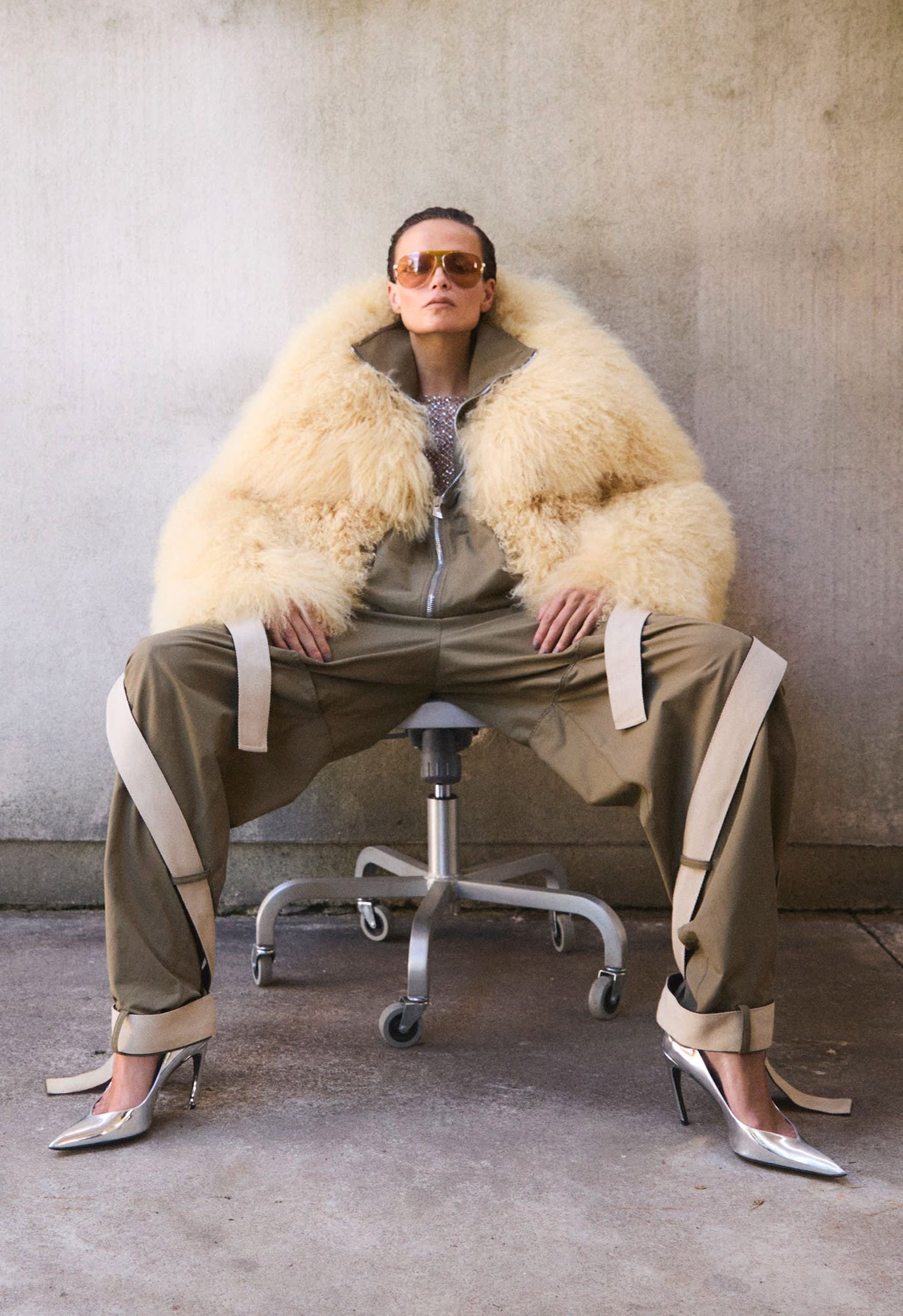 Model with Shearling white jacket fur by The Attico