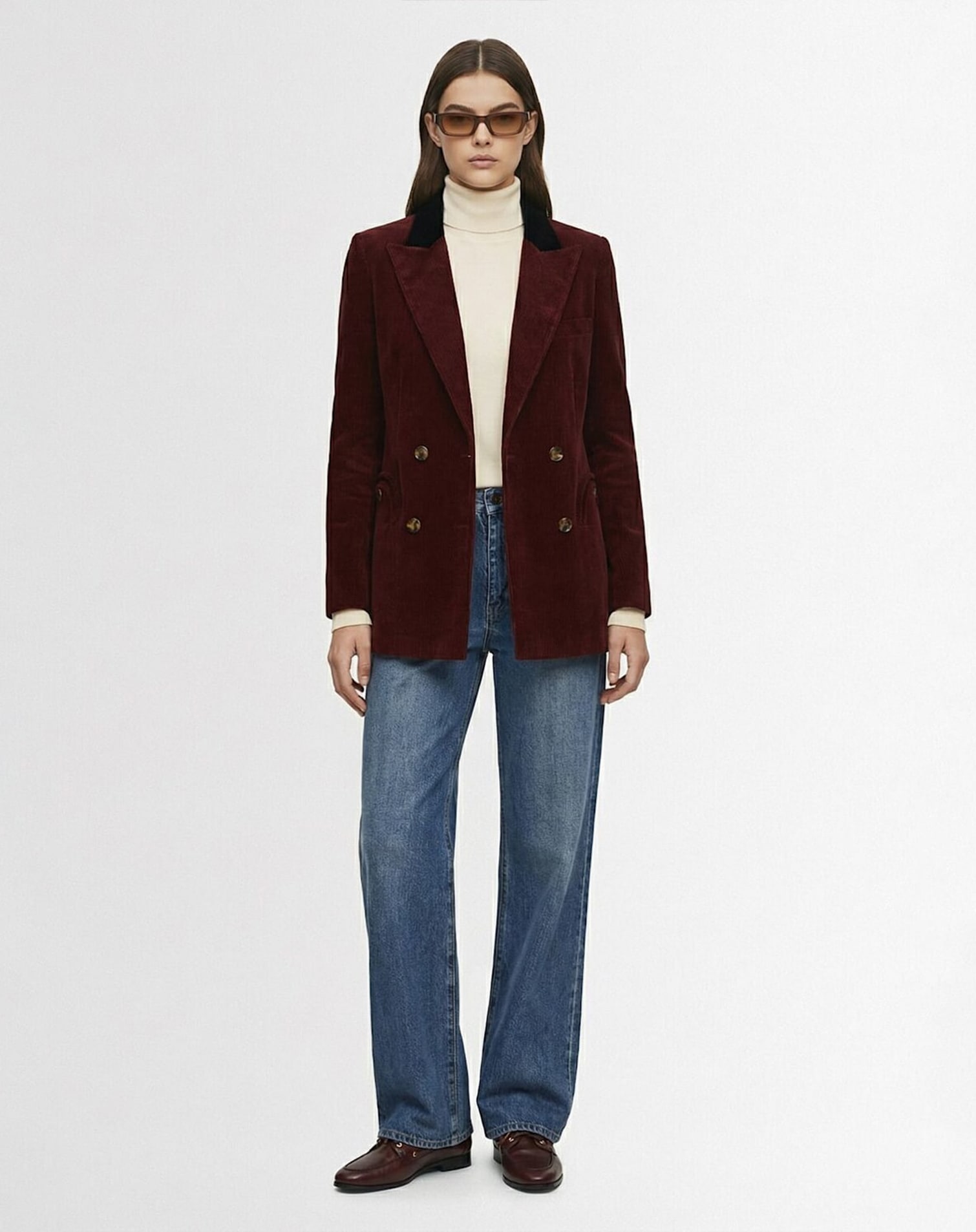 Blazer and jeans combination for a casual-chic Valentine’s Day style